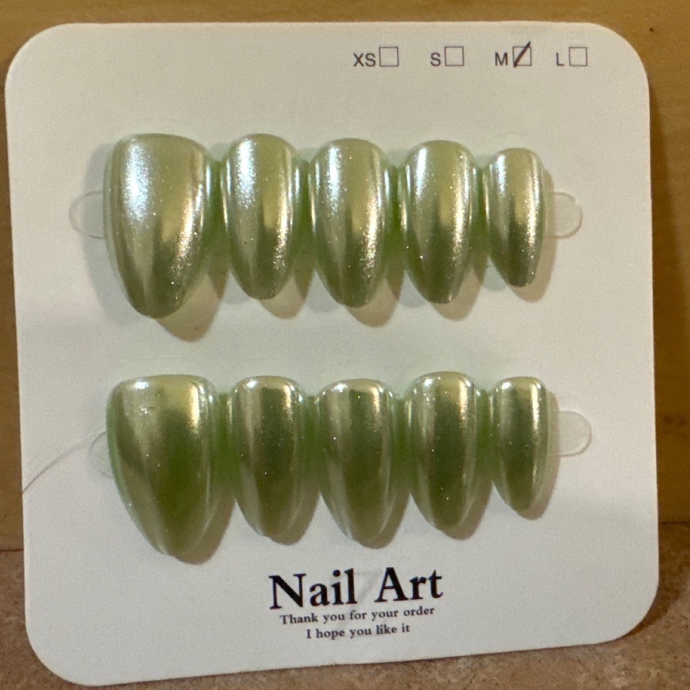 NPress On Nails Light Green Pearlescent Chrome Almond Shape Size M 10pc